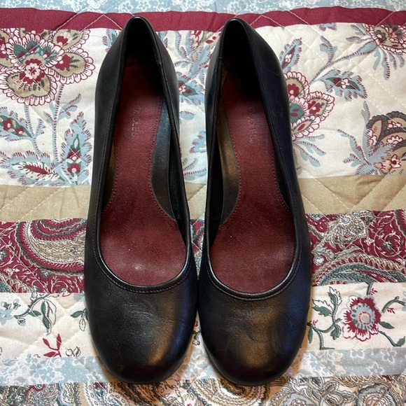 Aerosols Soft Black 2 1/2” Heels Size 8 - Picture 5 of 14